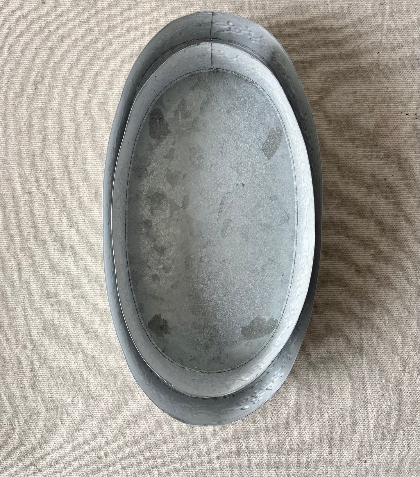 Metall Tablett mit Füßen | Deko Schale | ShabbyLook | ovale Schale | Ornamente | Weihnachten | Advent | Winter | Deko | Tablett | weiß
