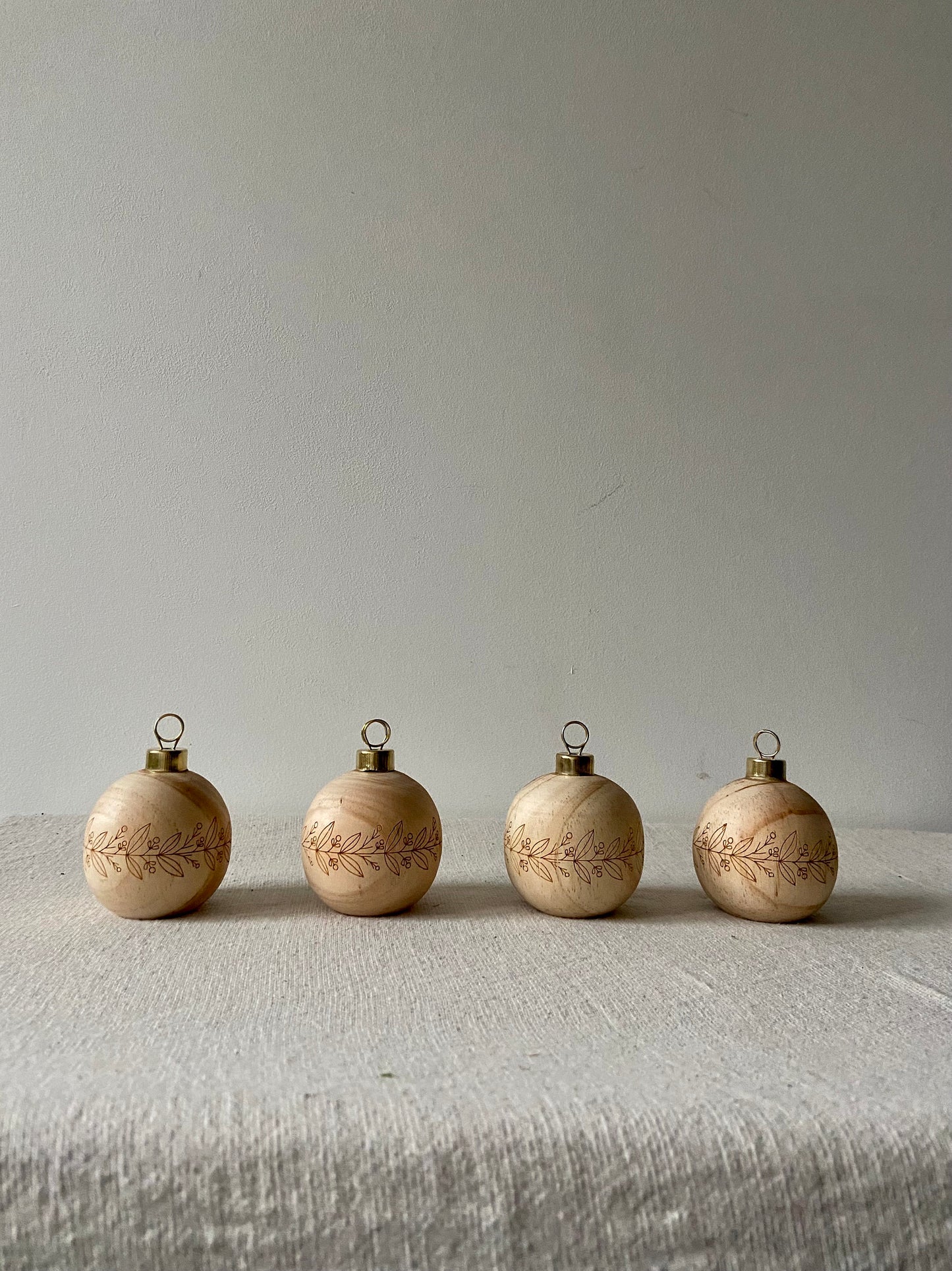 Holzkugeln für Tischkarten | Tischkartenhalter | Holz | Weihnachten | Adventsdeko | Hochzeit | Platzkarten | Holzkugeln | Blumen | Ostern