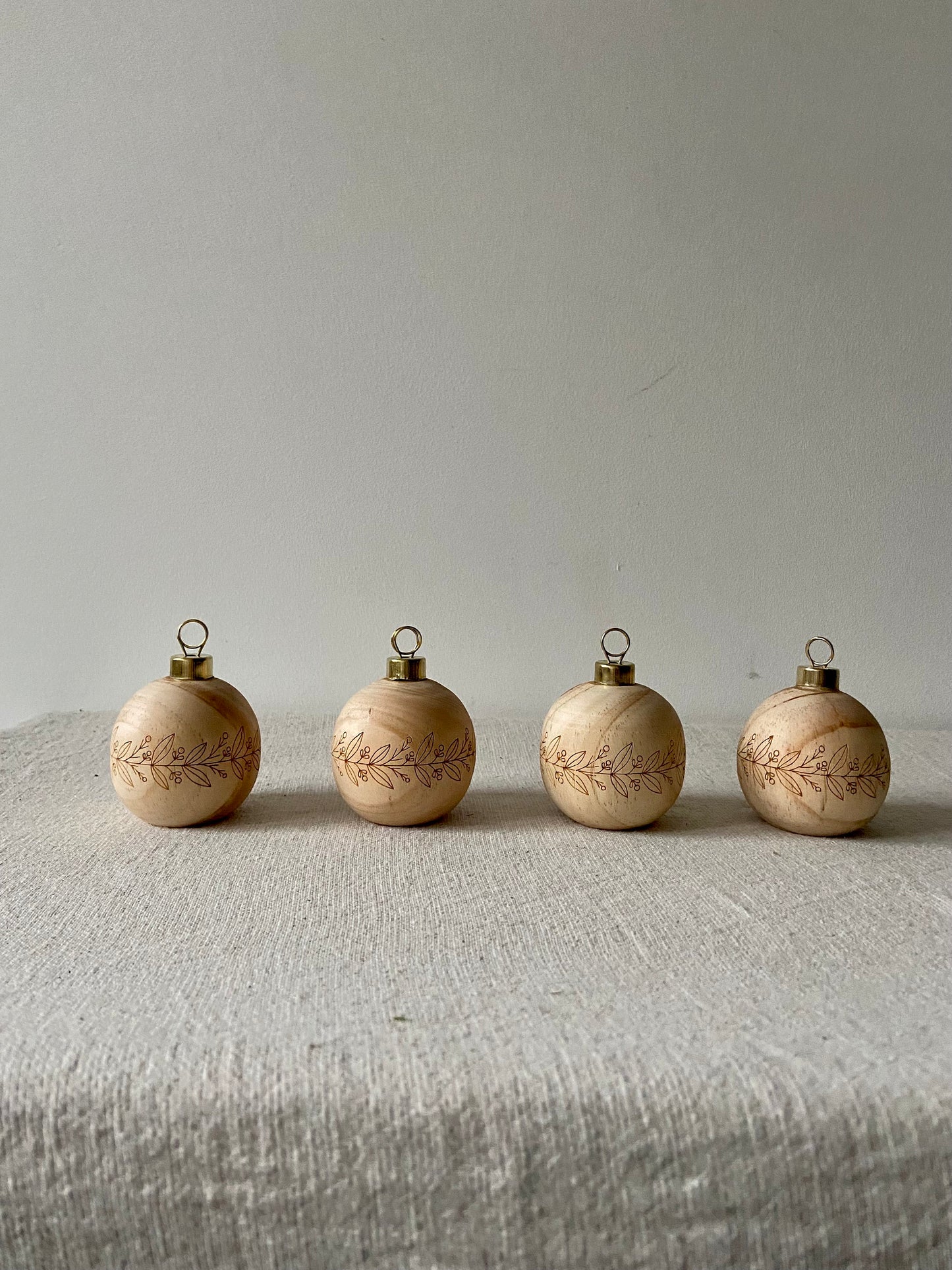 Holzkugeln für Tischkarten | Tischkartenhalter | Holz | Weihnachten | Adventsdeko | Hochzeit | Platzkarten | Holzkugeln | Blumen | Ostern