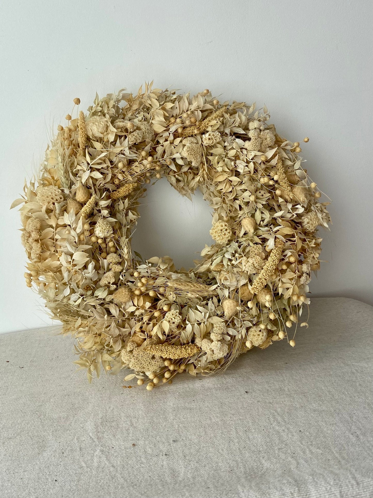 Kranz aus Trockenblumen | Creme | Beige | Trockenblumen | Home Decor | Blumenkranz | Ruskuskranz | Deko | Boho-Style | Skandinavisch