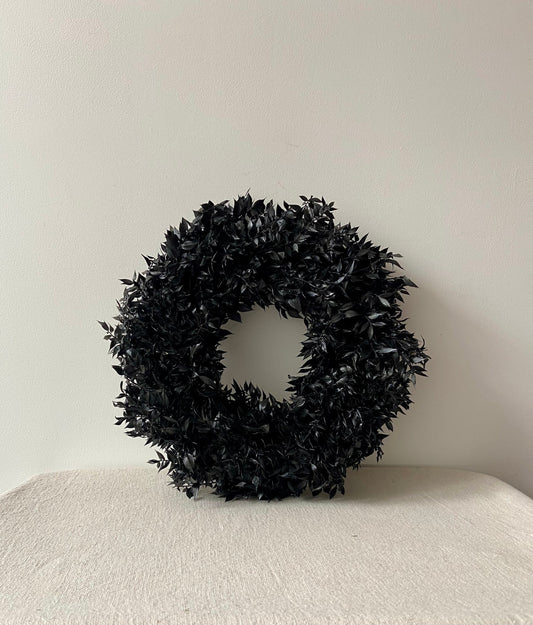 Kranz aus Ruskus | Schwarz | Trockenblumen | Home Decor | Blumenkranz | Ruskuskranz | Deko | Boho-Style | Skandinavisch