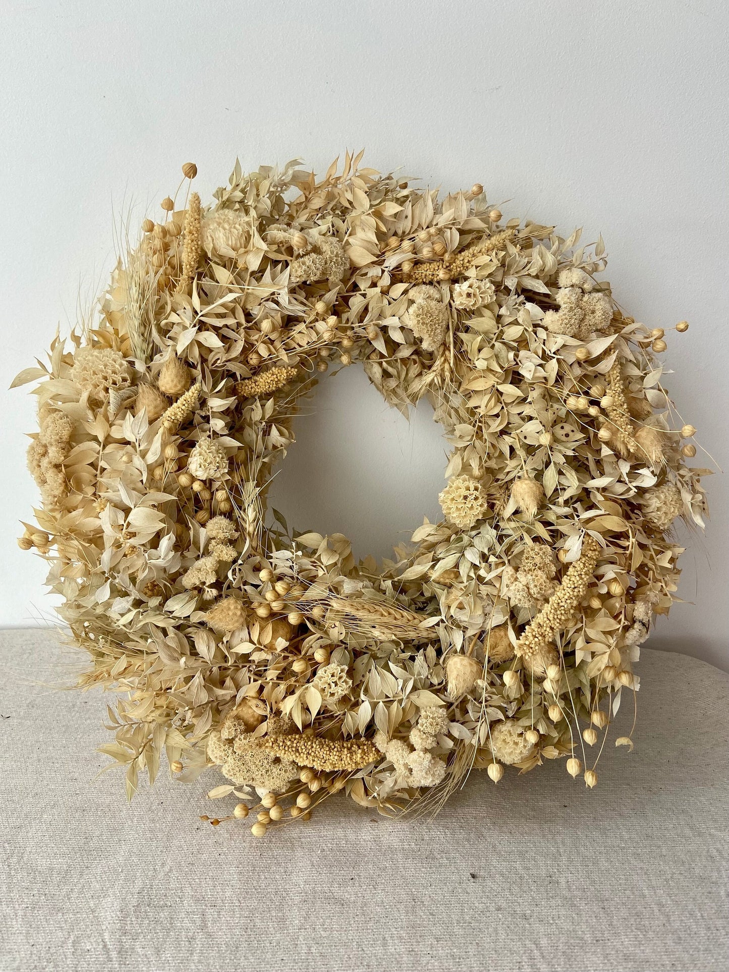 Kranz aus Trockenblumen | Creme | Beige | Trockenblumen | Home Decor | Blumenkranz | Ruskuskranz | Deko | Boho-Style | Skandinavisch