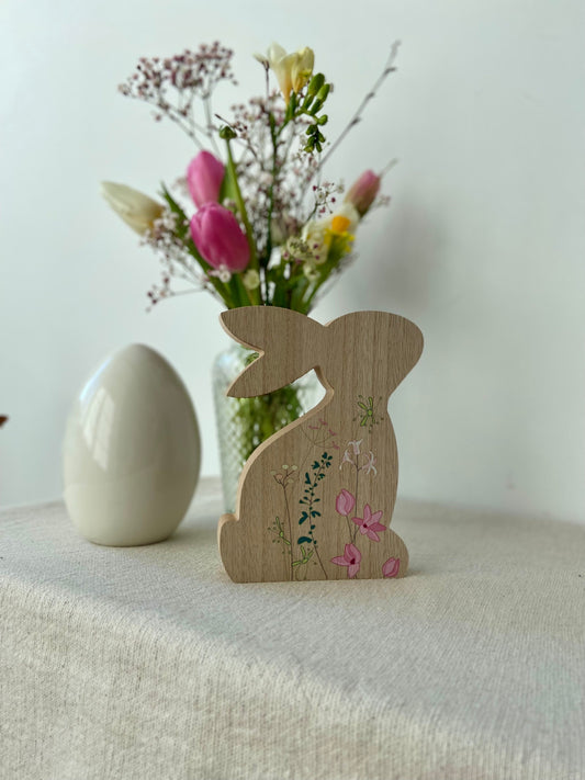 Holzhase mit Blüten | braun | Blumenwiese | Osterhase | Holz | Frühling | Frühlingsdeko | Osterdeko | Ostern | Hase