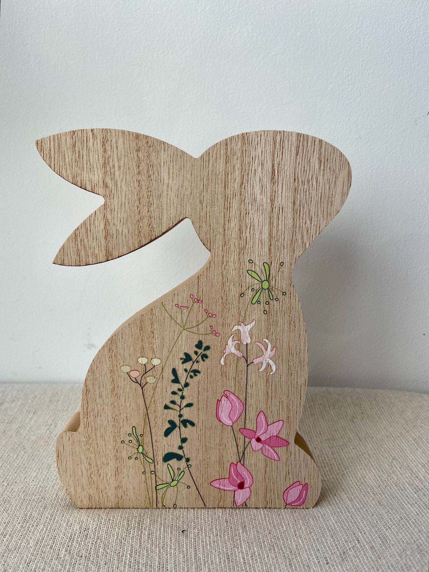 Holzhase mit Blüten | braun | Blumenwiese | Osterhase | Holz | Frühling | Frühlingsdeko | Osterdeko | Ostern | Hase