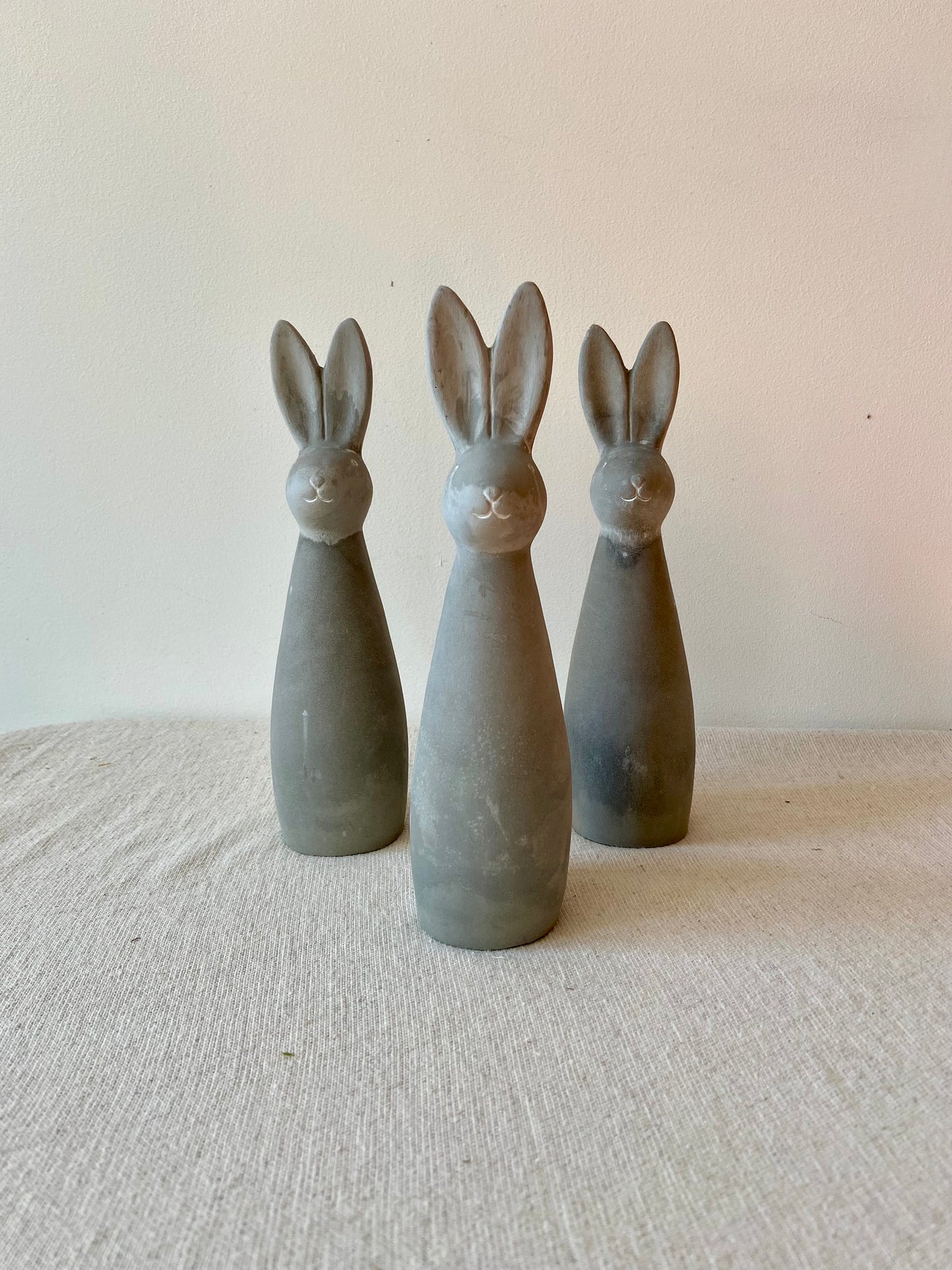 Betonhase | Osterhase | Ostern | Ostertisch | Osterdeko | Deko | Einladung | Tischdeko | Keramikhase | schlanker Hase | Frühling