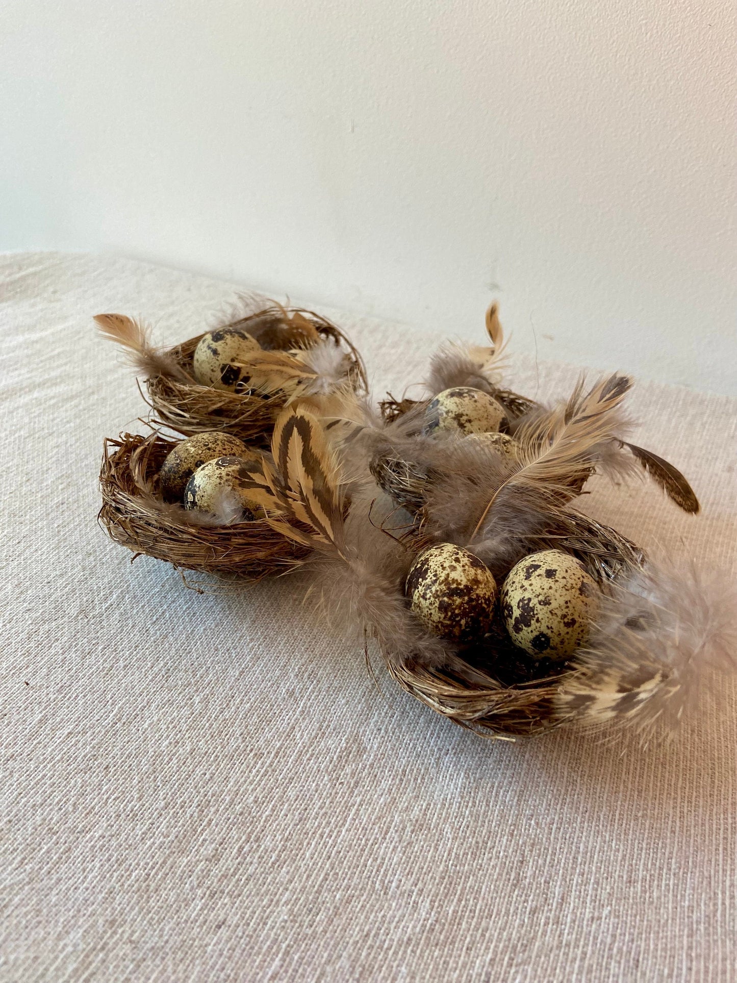 Nestchen mit Wachteleiern & Federn | Ostern | Frühling | Dekoration | Osterdeko | natürliche Deko | Skandinavisch | schlicht