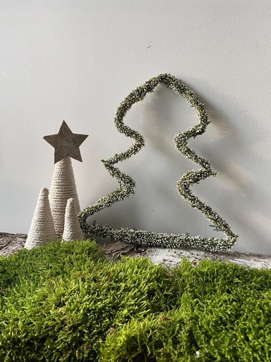 Tannenbaum aus Heide weiß | Türschmuck | Fensterschmuck | Heidebaum | Advent | Weihnachten | Deko | Naturdeko | Mini-Tannenbaum | Erika