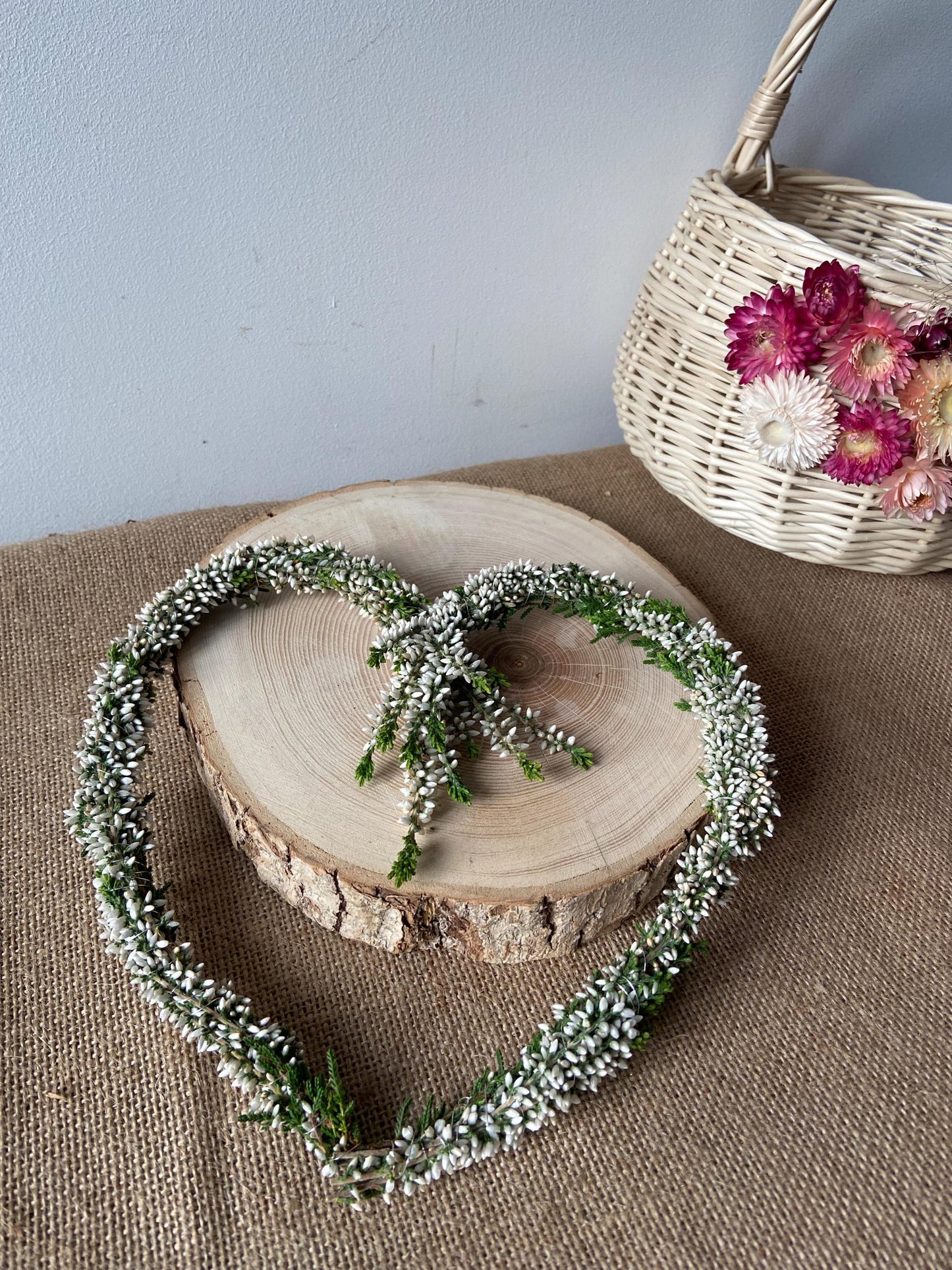 Herz aus Heide weiß | Türschmuck | Fensterschmuck | Heideherz | Advent | Weihnachten | Deko | Naturdeko | Herz | Erika | weiß | Herbst
